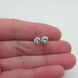 925 Sterling Silver Round Cubic Zirconia Stud Earrings A127